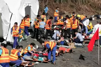 Philippinesd plane crash kills 17 people